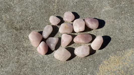 rose quartz tumbled stone