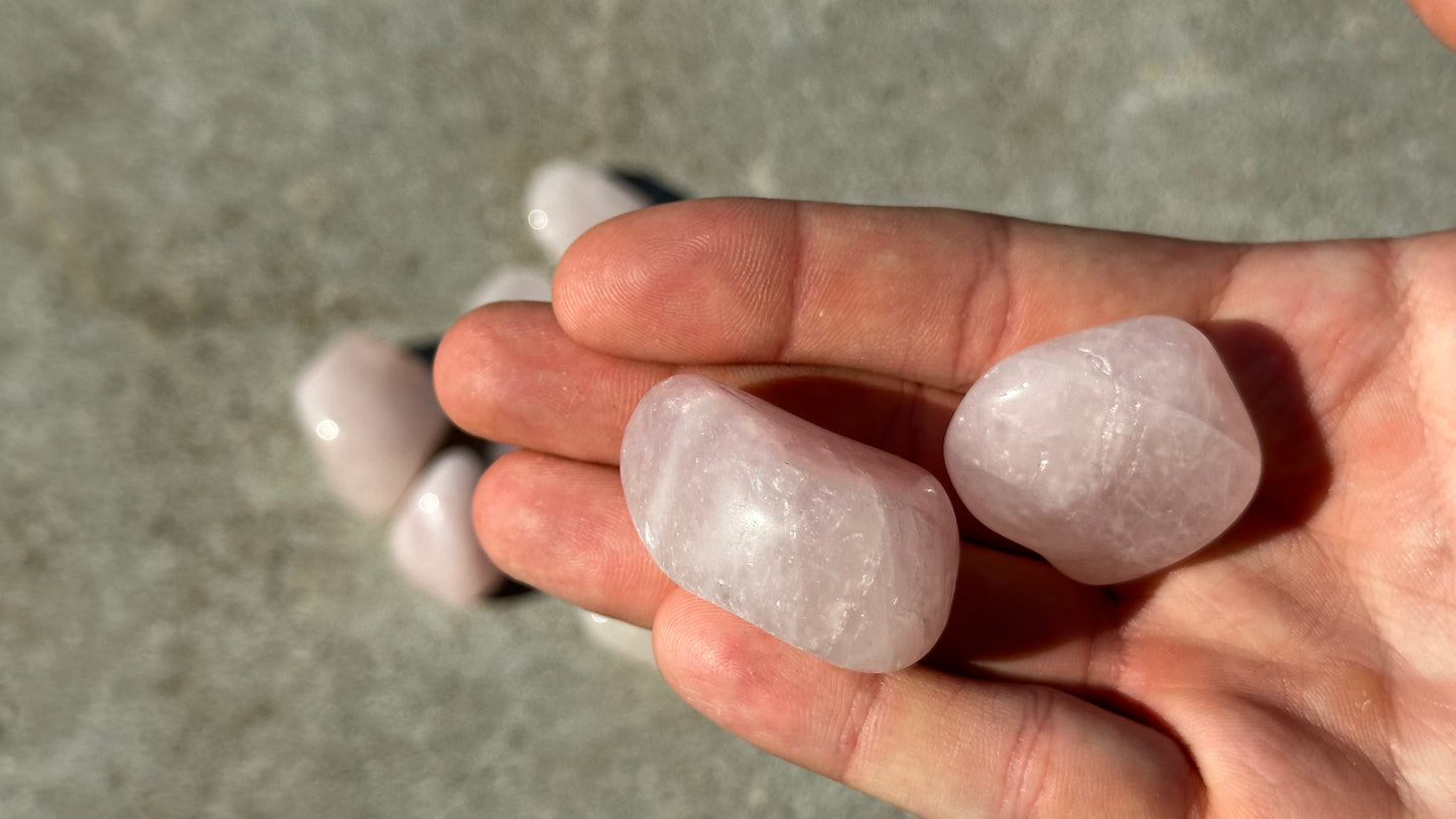 rose quartz tumbled stone