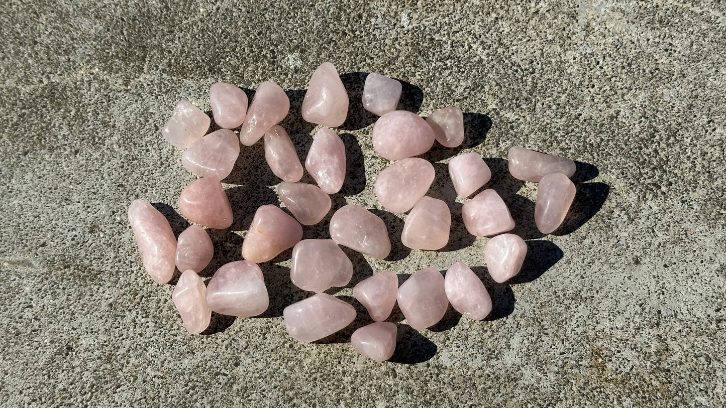 rose quartz tumbled stone